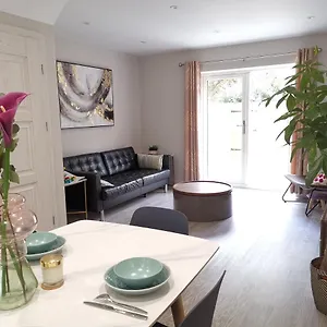https://bournemouth-cottage-6mins-from-beach-free-parking.bournemouth-hotels.org